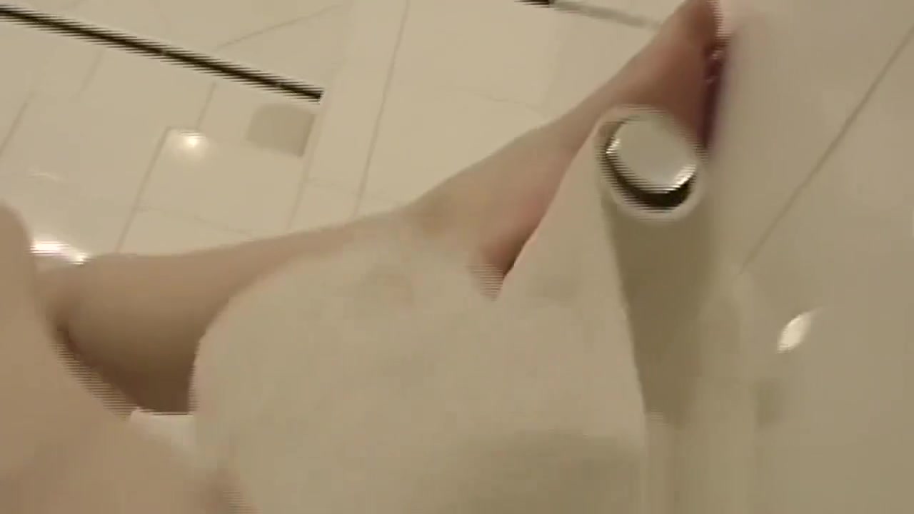 Amateur Redhead Piper Fawn Gets Naked & Shows Her Feet!