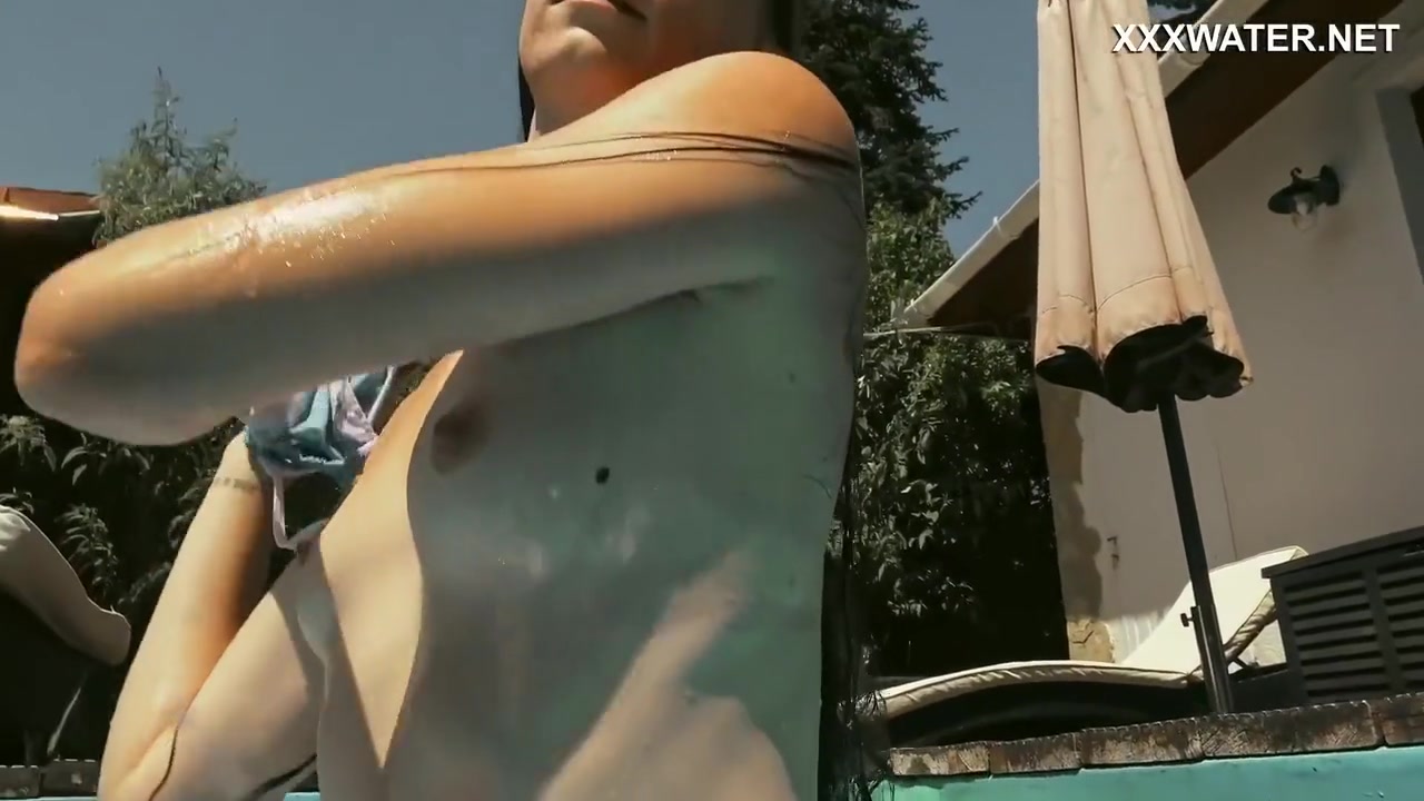 Sexy Naked Erotics With In The Pool - Lana Lelani