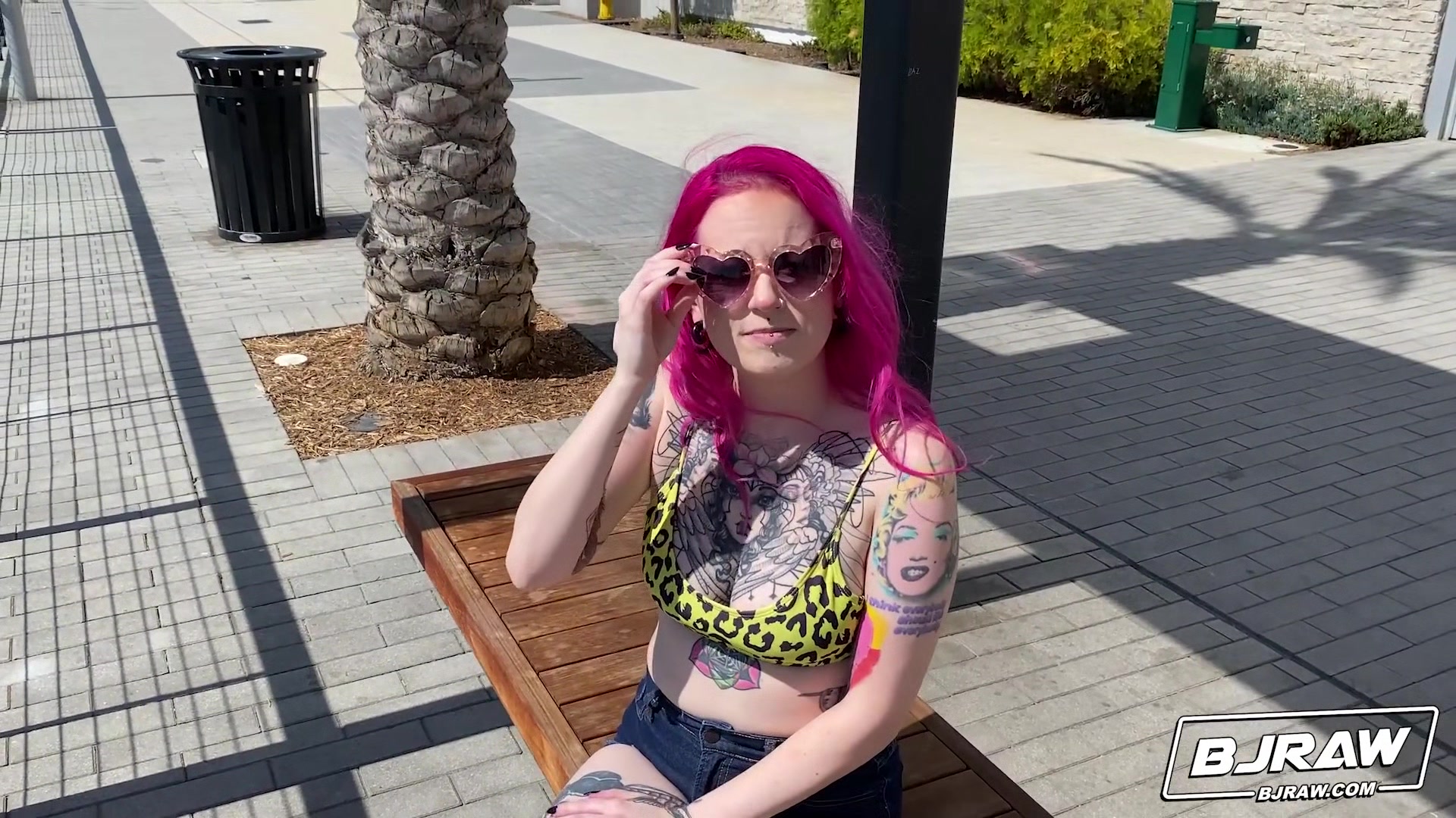 Lady Loves To Lick - BJRaw