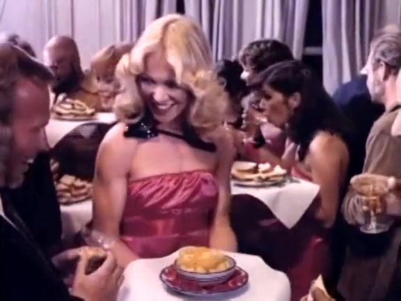 Samantha Morgan, Serena, Elaine Wells in vintage sex clip