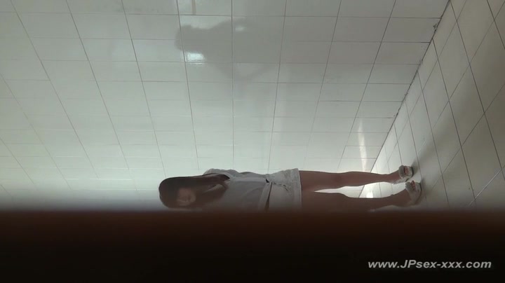 chinese girls go to toilet.23