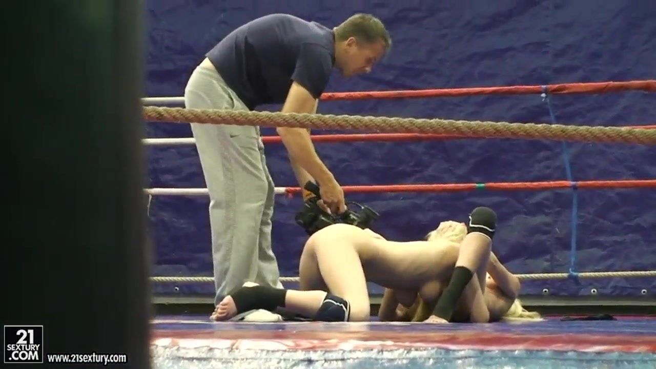 Blondes Antonya and Sophie Moone wrestling