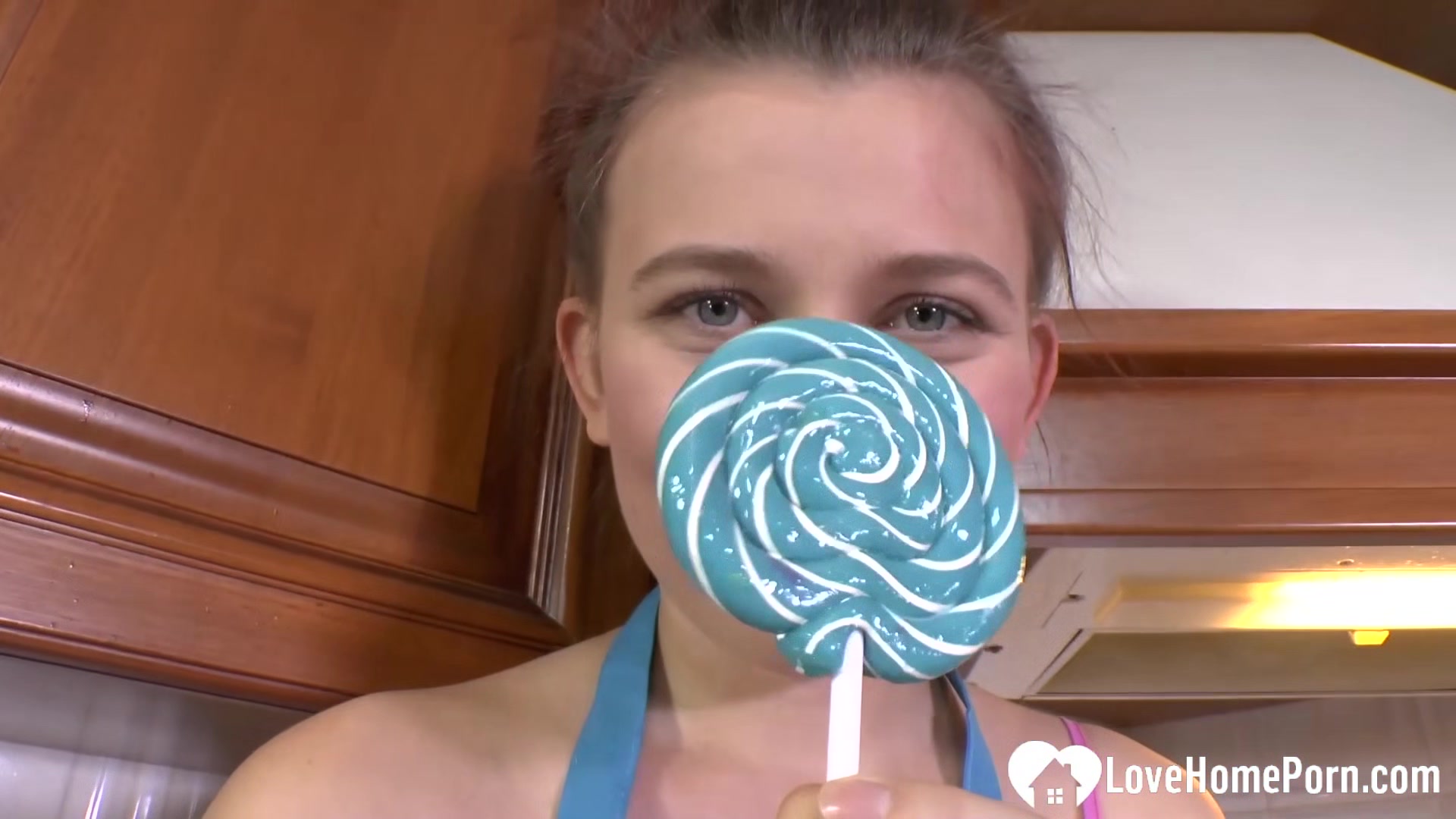 Hot MILF enjoys sucking on a ***pop