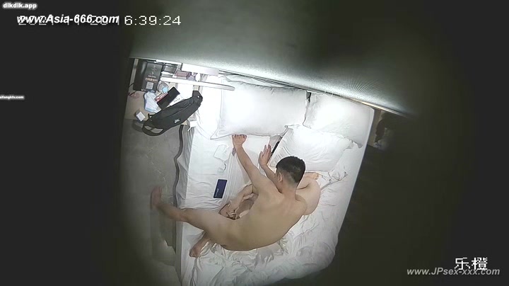 Hackers use the camera to remote monitoring of a lover's home life.***