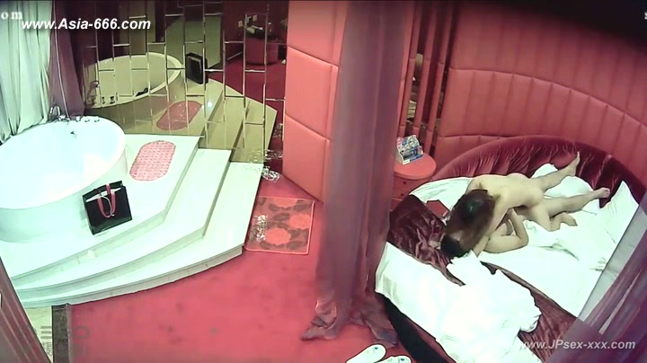 Hackers use the camera to remote monitoring of a lover's home ***