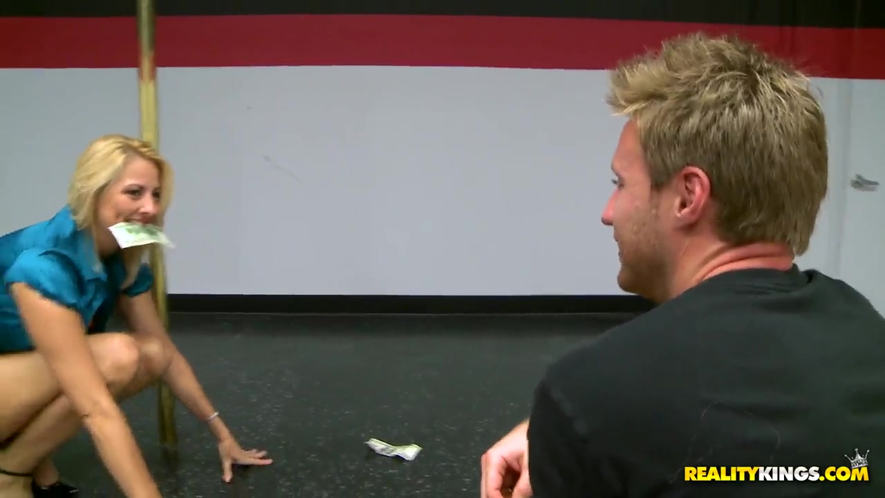 Cool blonde likes to be drilled by strong young men