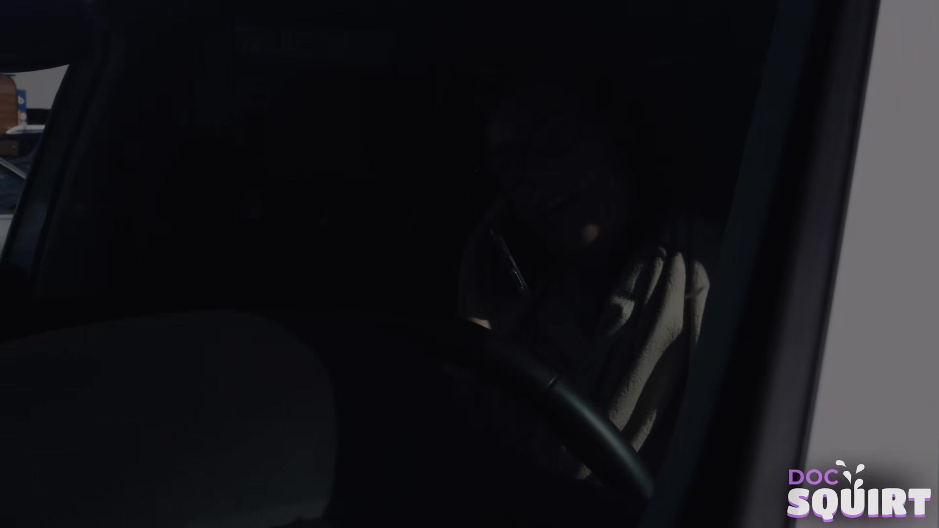 Hung fellow fucks svelte GF and drives her to squirt orgasm