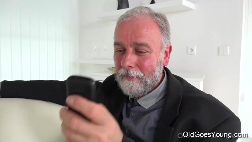 Old man bangs a sexy babe on the couch.