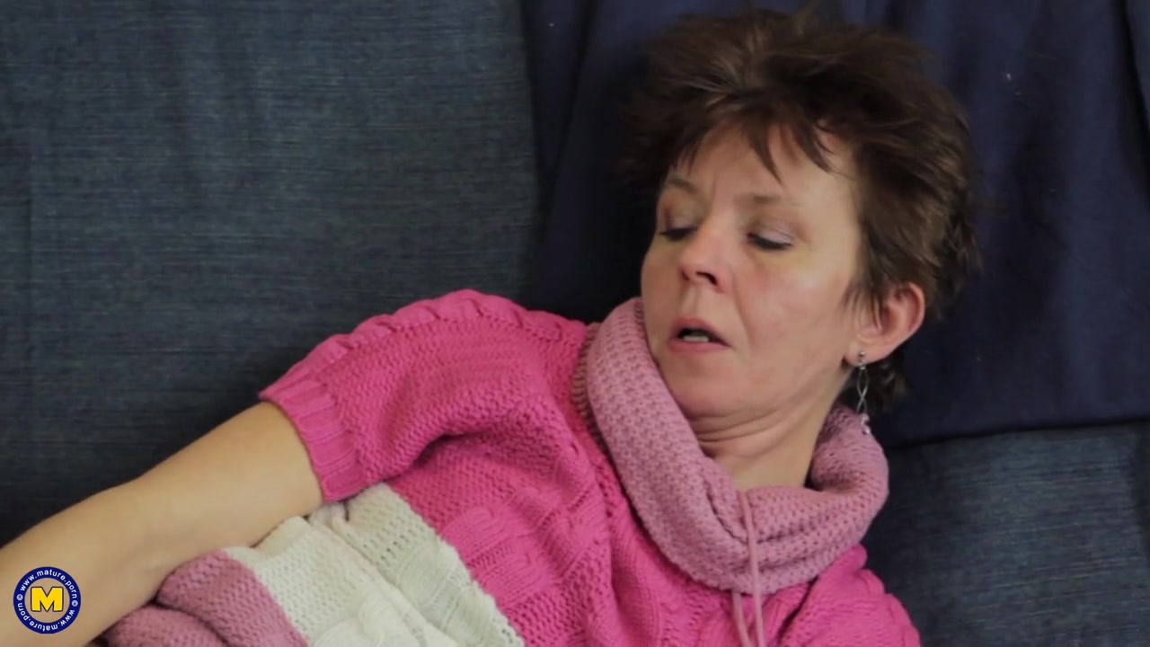 Skinny Mature Housewife Masturbating - MatureNL