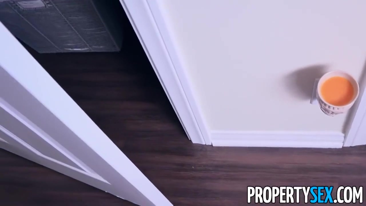 PropertySex Real estate agent sucks at her job