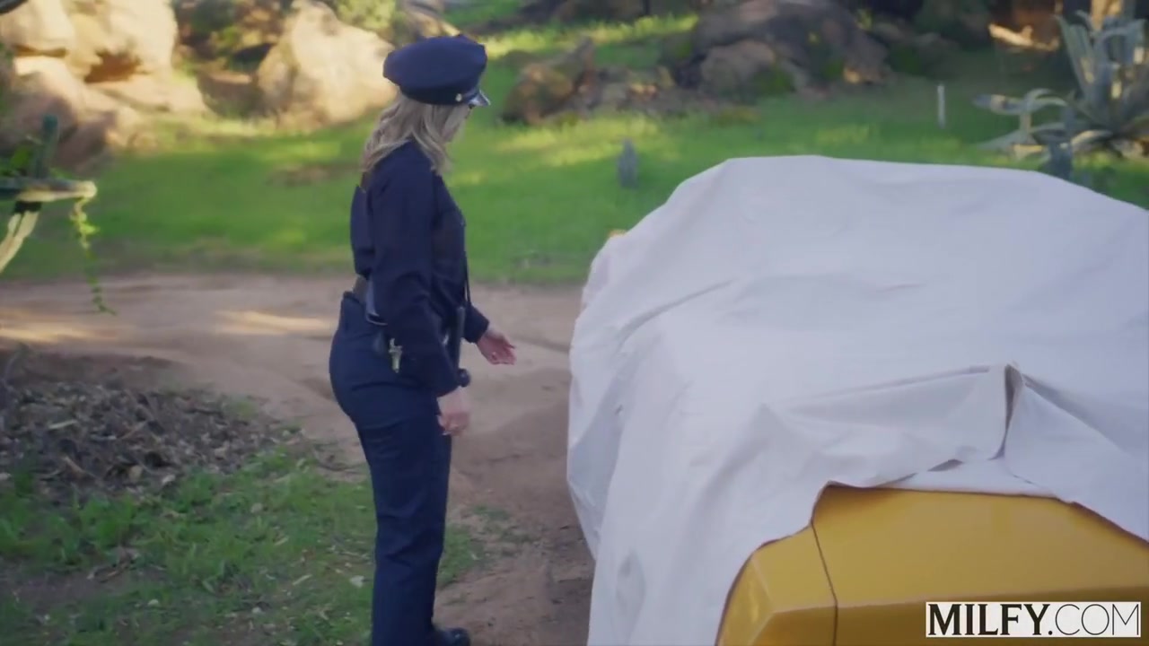 Officer Teaches Her Bad Boy Ex A Lesson With Sweet Vickie