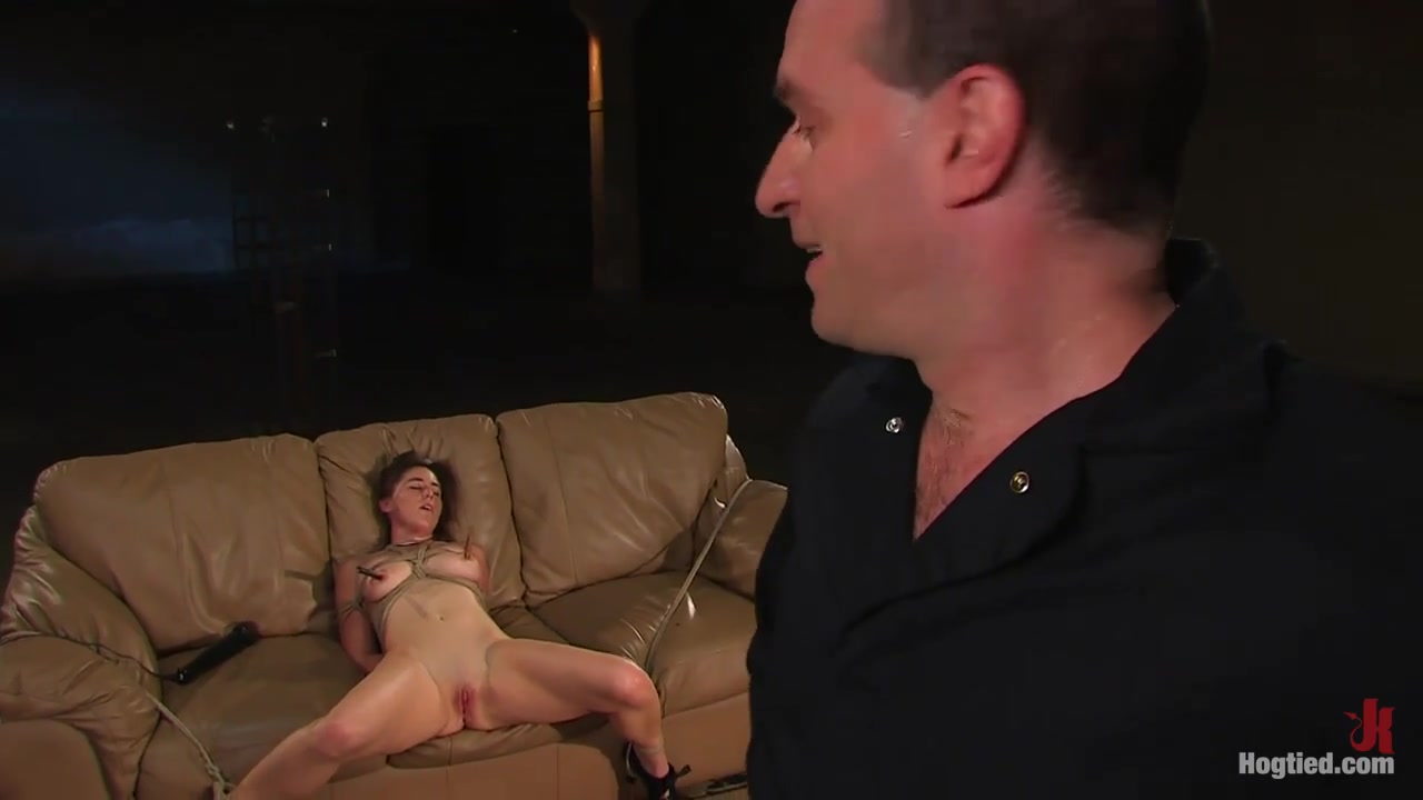 Minx Grrl in Amateur Casting Couch: Fuck My Ass Live Minx Grrl Says - HogTied