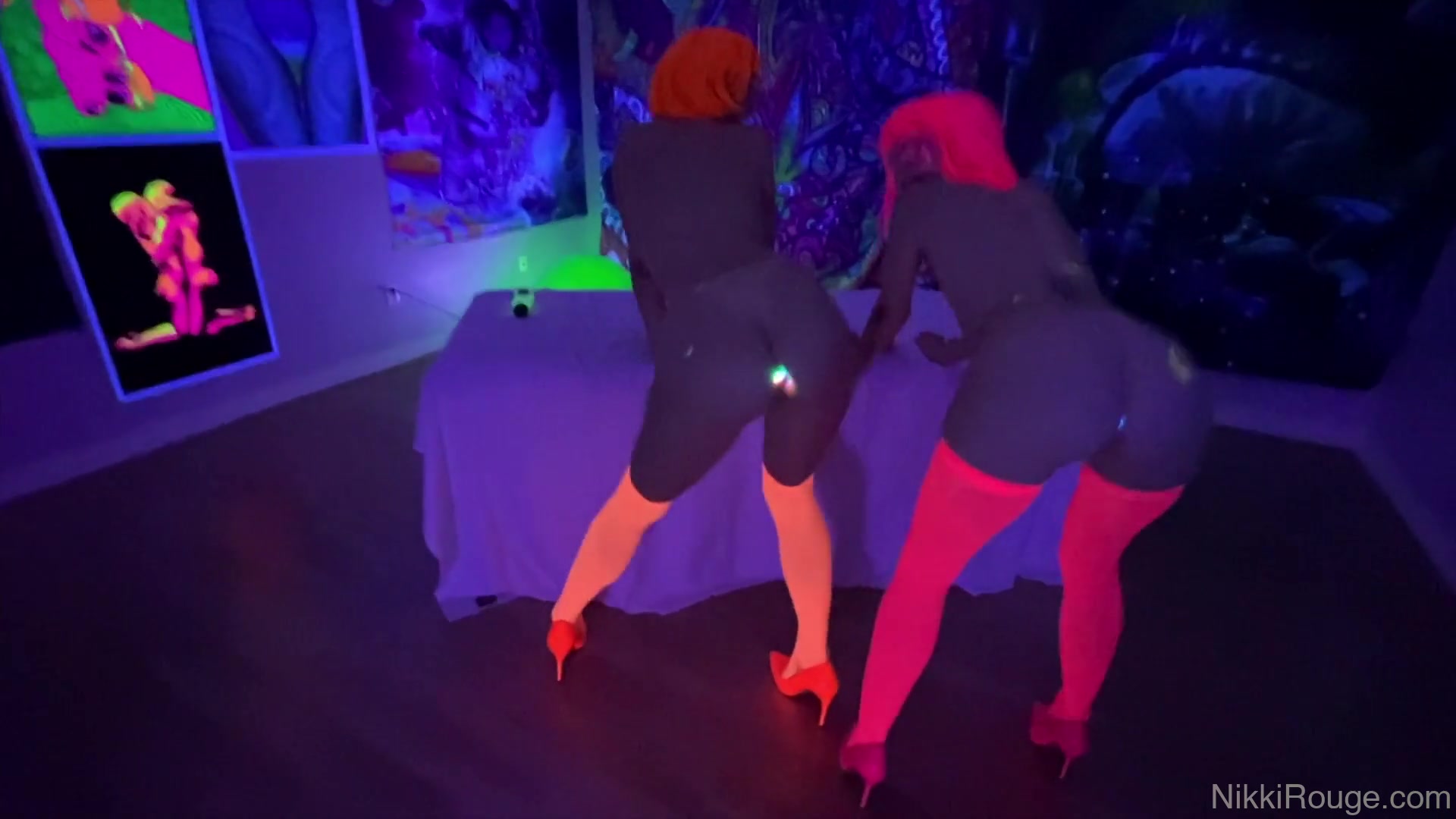 Blacklight Anal With Jackie Ohh - Nikki Rouge