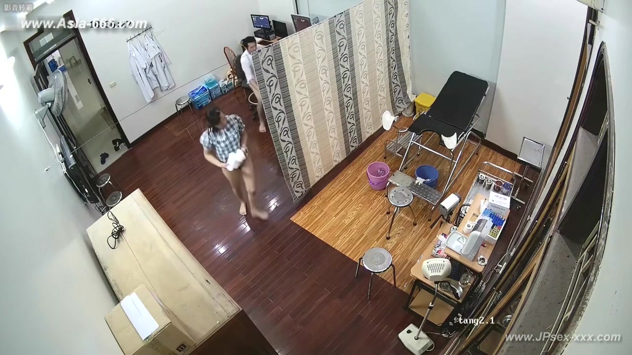 Hackers use the camera to remote monitoring of a lover's home life.615