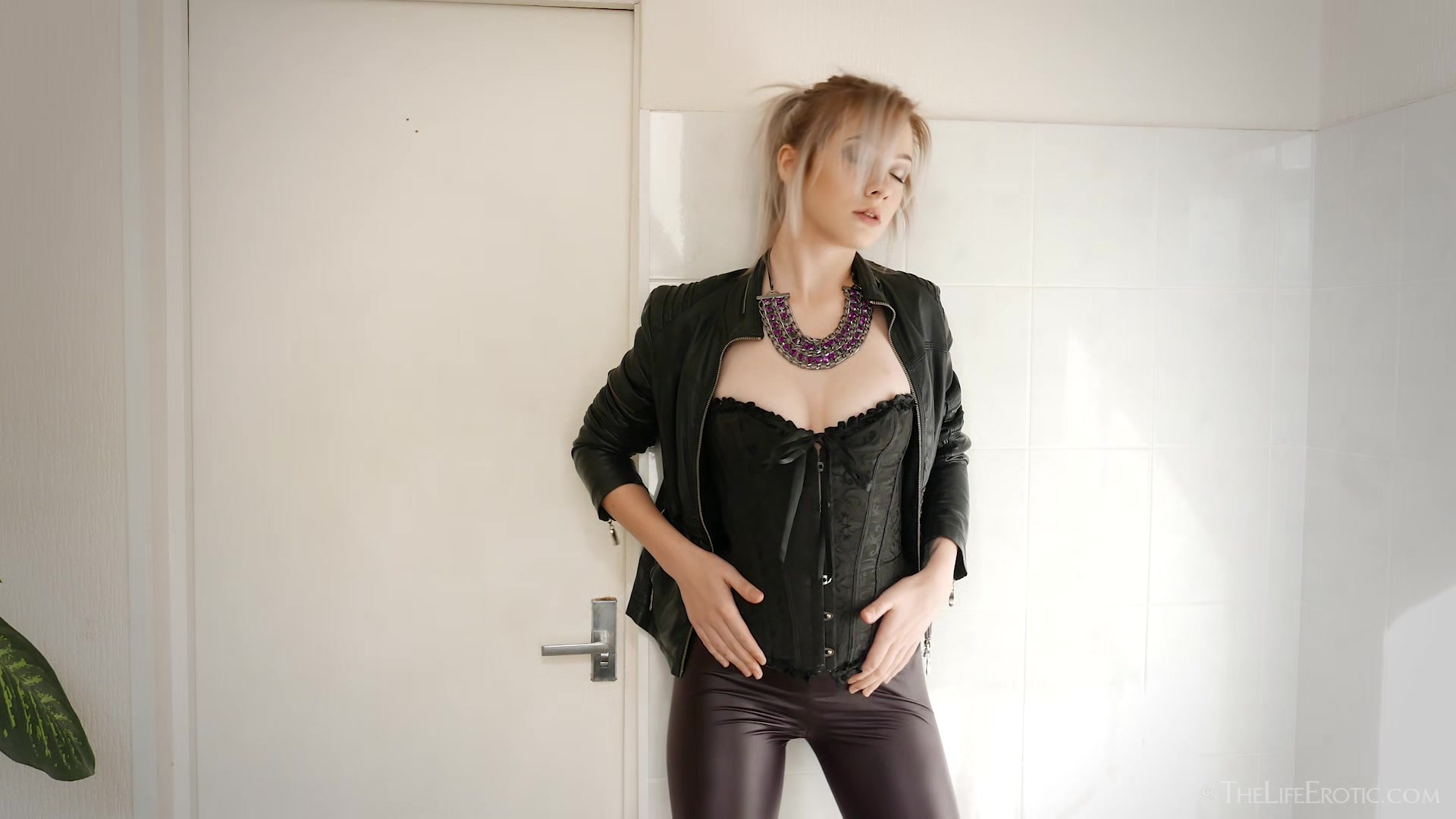 Wet Break 2 - Kate Fresh - TheLifeErotic