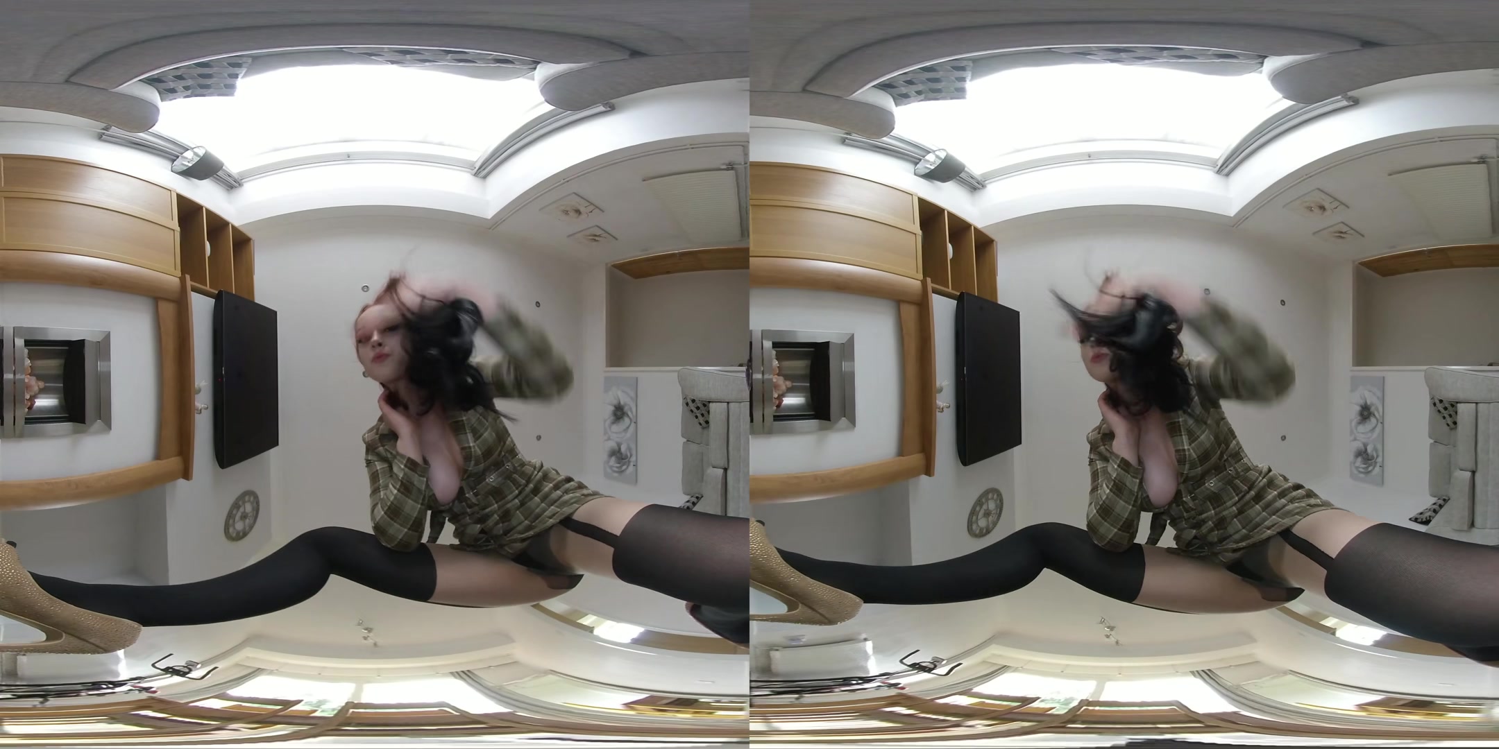 Facesitting and Spit - EllieLouiseVR