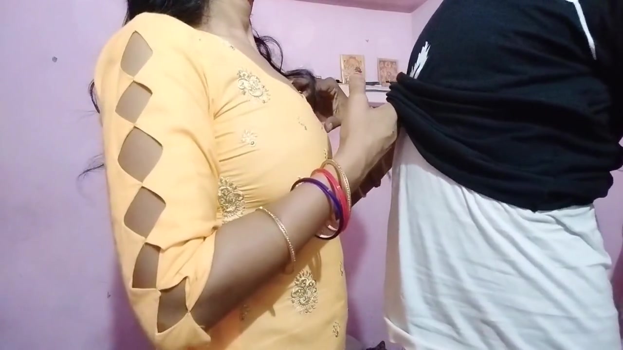 Apne Ghar Devar Ko Bula Kar Bhabhi Ne Chudwai