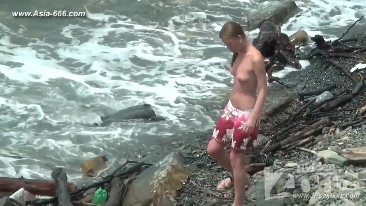peeping Naturist Beach.40