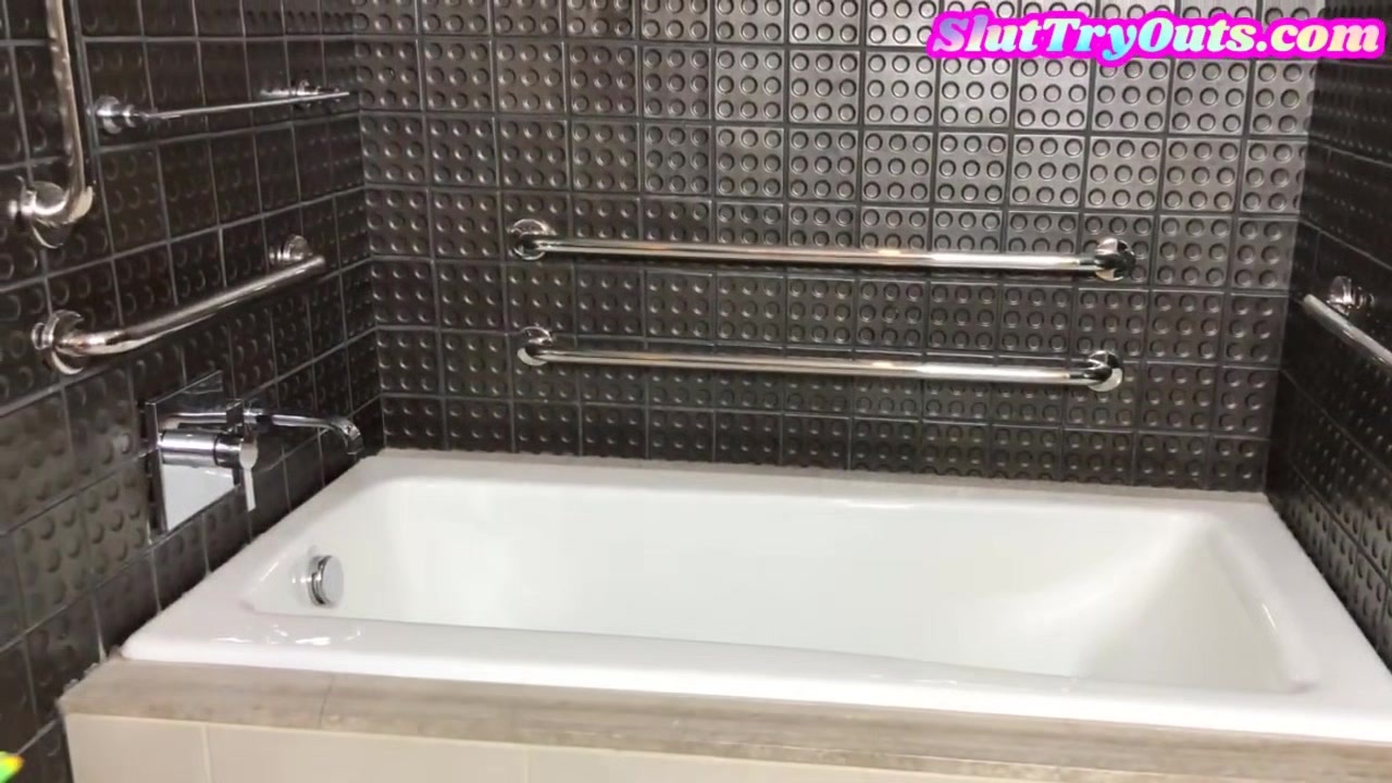 Teenie slut pussy eaten and ***gystyled before deepthroat