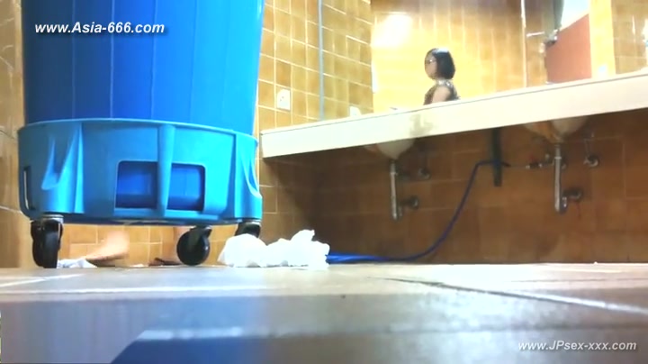 chinese girls go to toilet.62