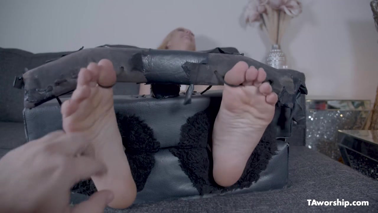 Jazmin Luv Stock Bare Foot Tickle - Taworship