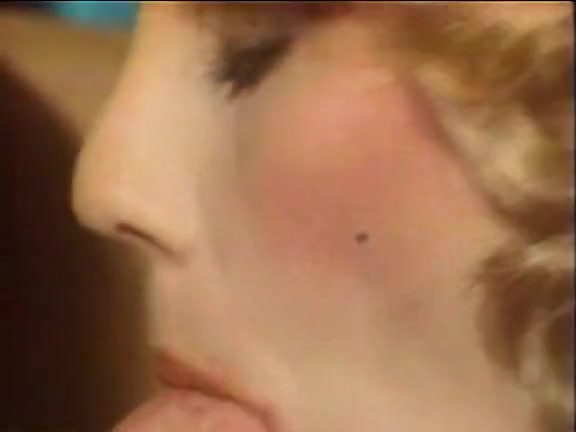 Christy Canyon, Bunny Bleu, Blondi in classic xxx clip