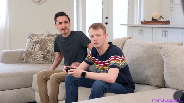 Manning Up For Stepmom - S3:E10 - Momlover