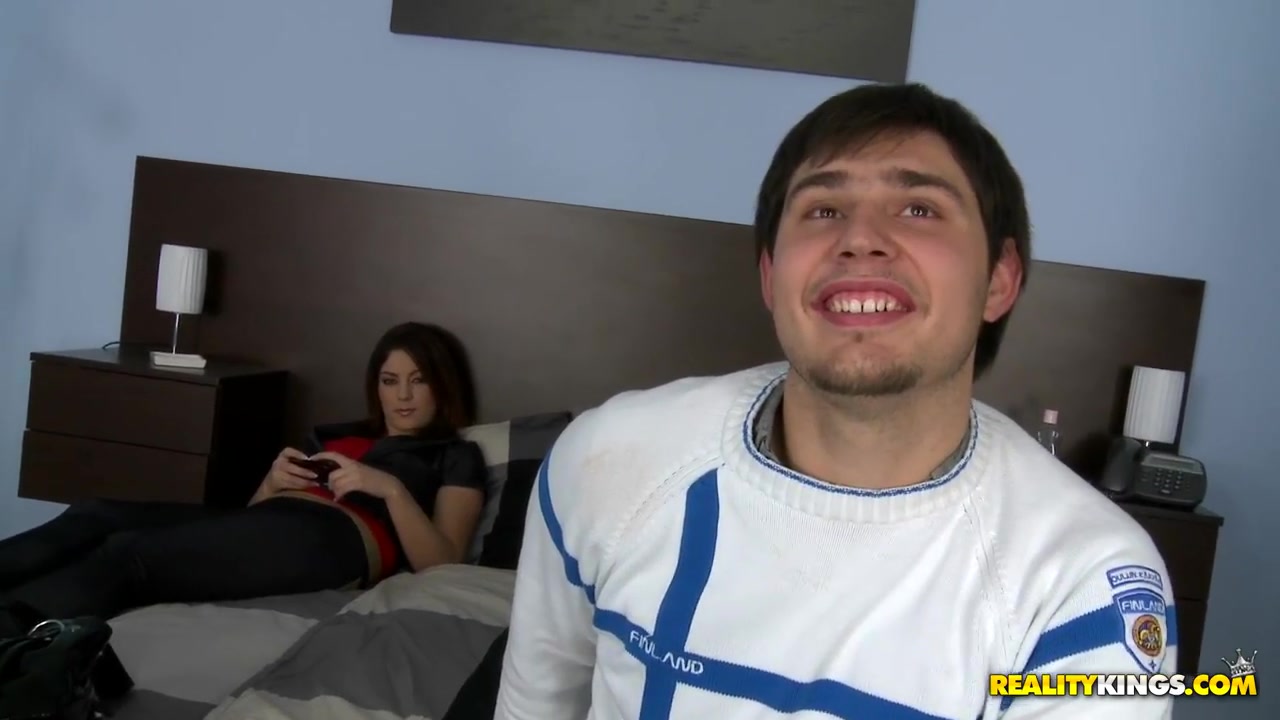 Nani and her boyfriend renting Mike's Apartment