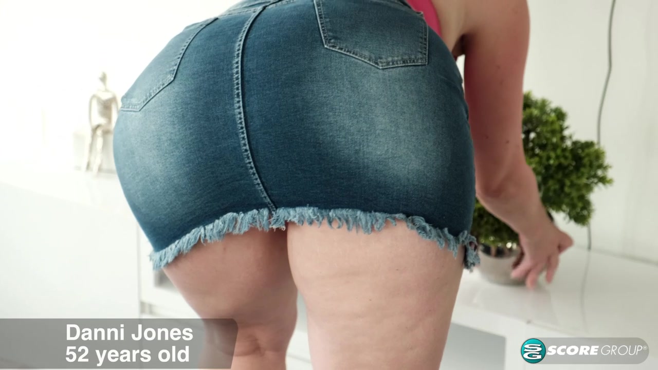 Big-titted, big-assed mom Danni Jones twerks on her son's best friend's dick