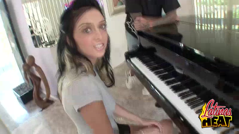 Pretty Latina Takes a Big Cock - LatinaSexStudio