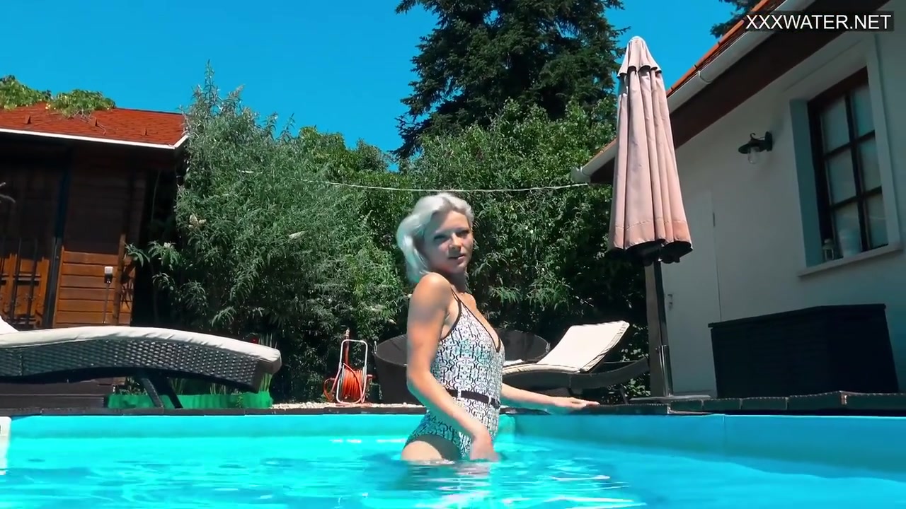 Outdoor Swimming Pool Erotics With Naked Zazie - Zazie Skymm