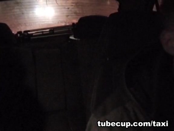 Blonde shows her passion on the taxi camera