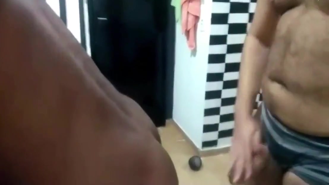 Putozorj E Parceiro Dando Leitinho Ao Amigo J.cabare 6 Min With Gay Porn