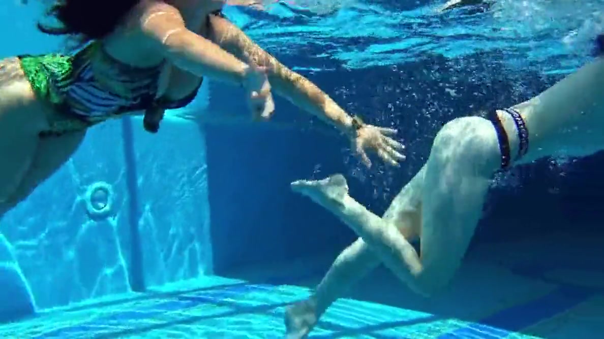 Sexy Babes With Big Tits Swim Underwater In The Pool
