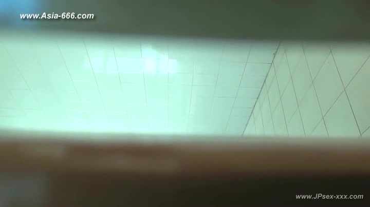 chinese girls go to toilet.72