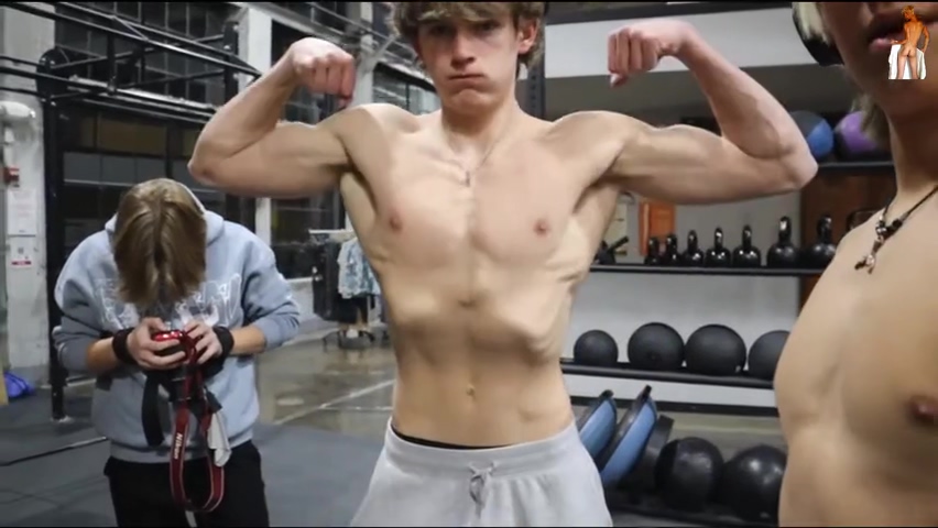 Vid - Super Cute Hot Sexy Blond Boy Workout With Friends Tube