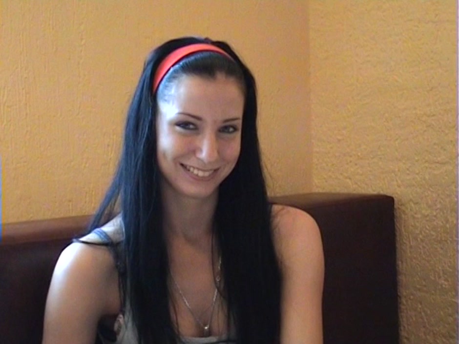 Yulia in horny bloke gets a blowjob from an amateur hot gal