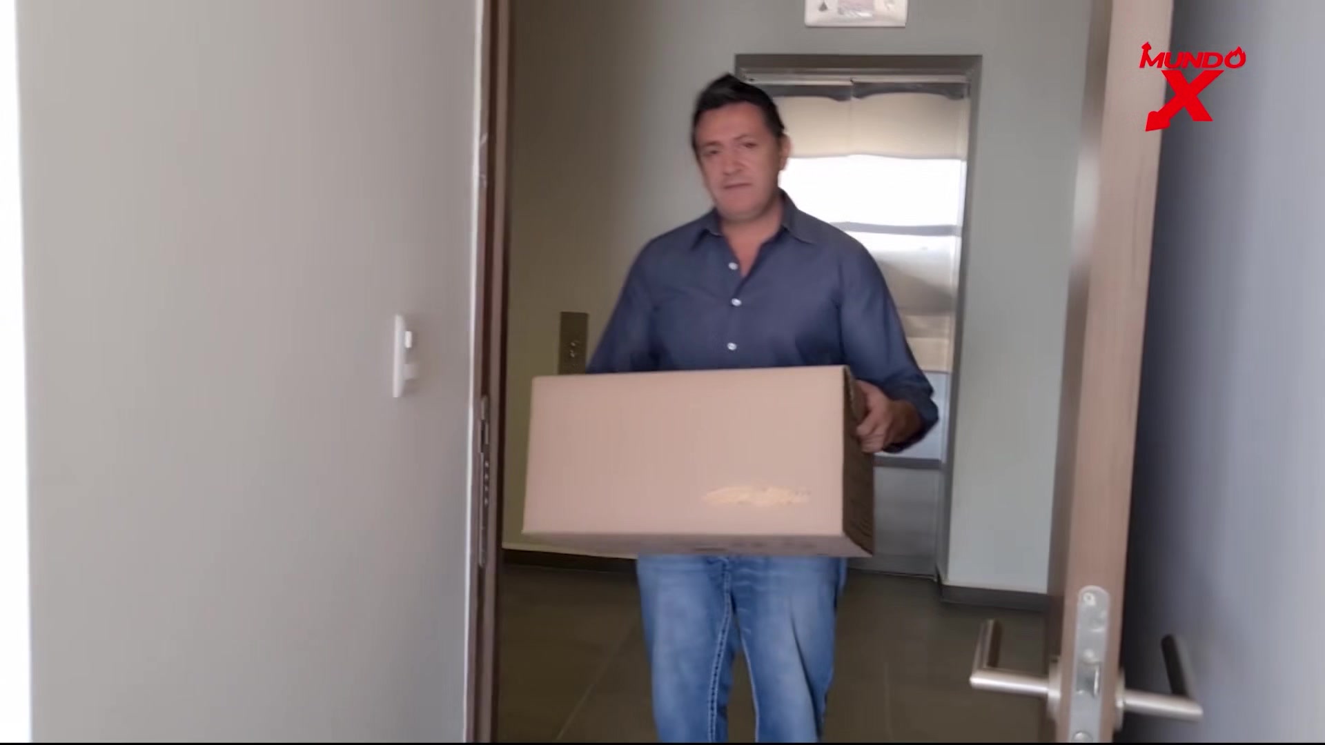 El Repartidor Y Su Debilidad - Mundo X