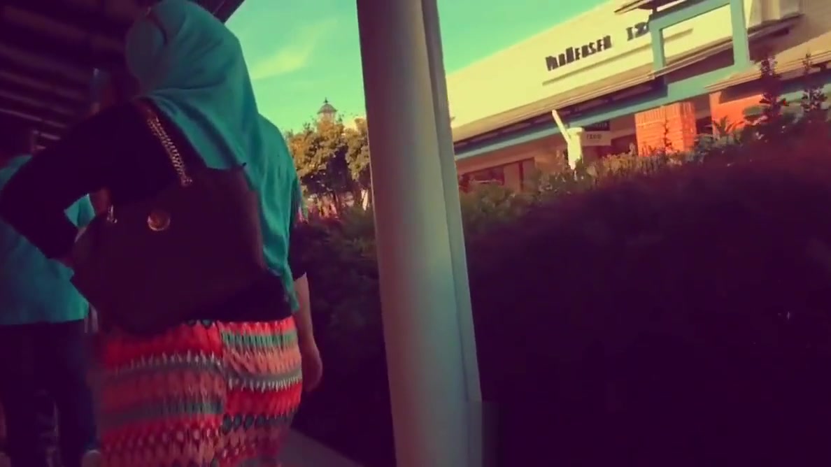 hijab wife big ass walking in street