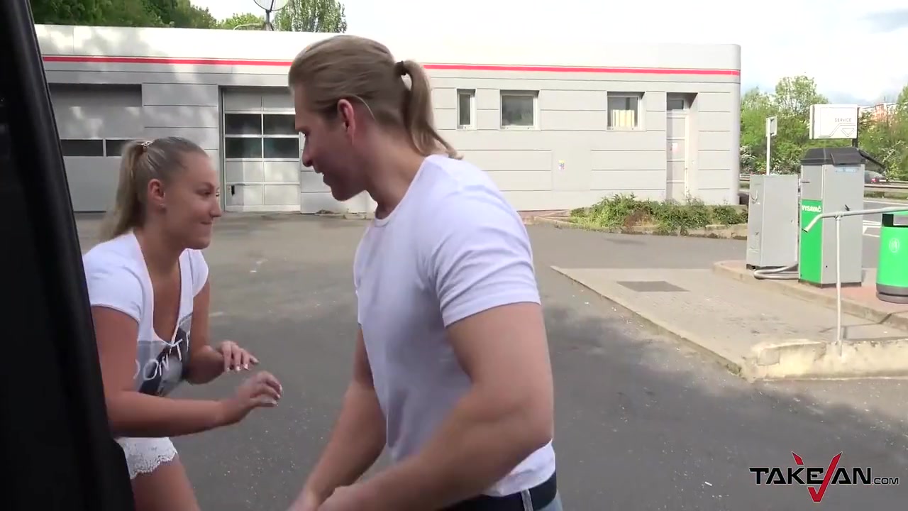 Pick-up Babe In Unstoppable Bang In The Van 12 Min