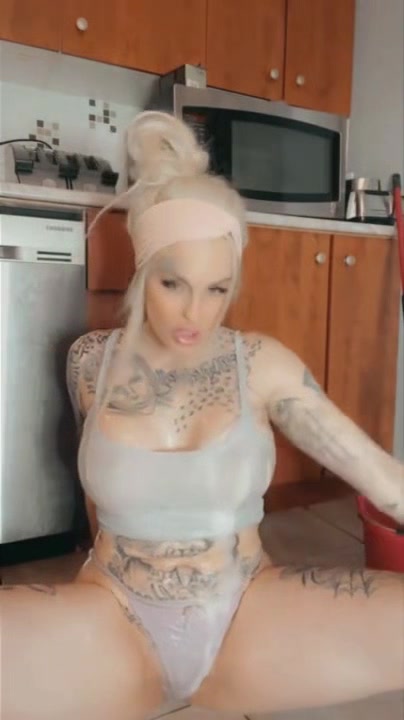 Goddess Hot Way Of Cleaning The Kitchen - Pornhubcom