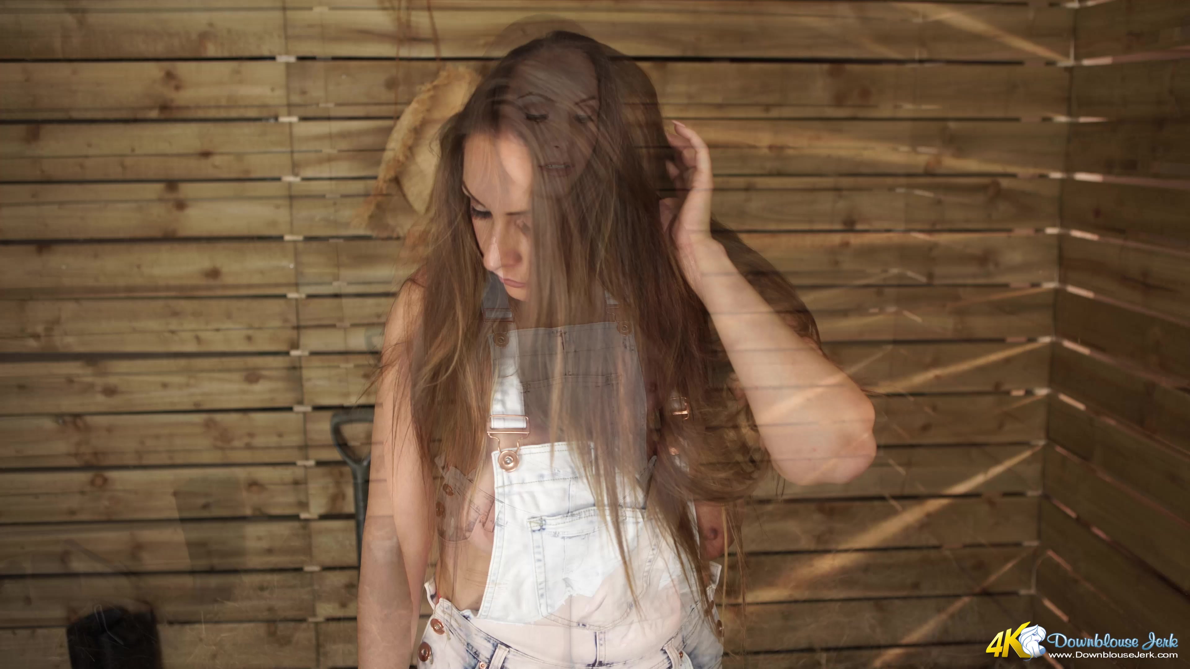 Sophia Delane in Sexy Sideboob - DownblouseJerk