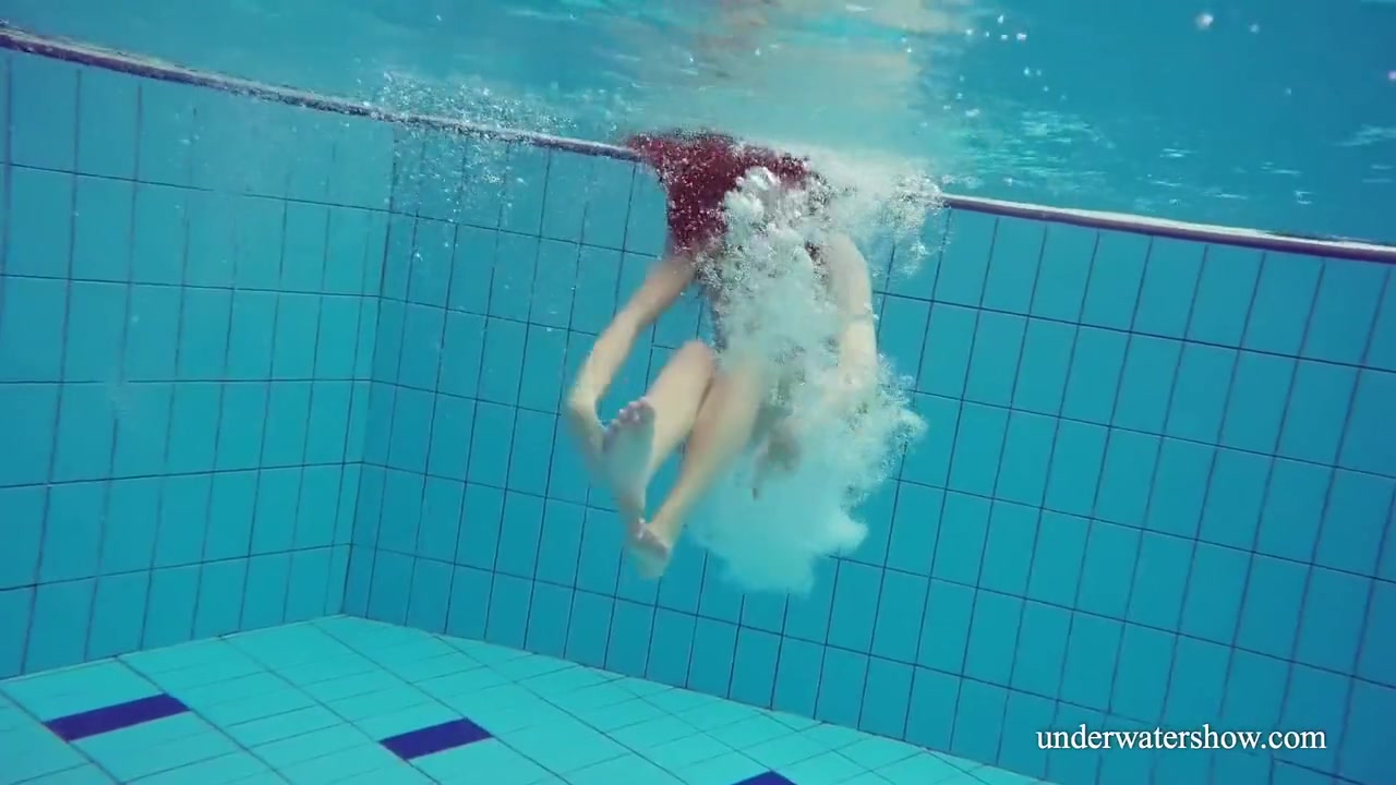 Cute Hairy Pussy In The Swimming Pool