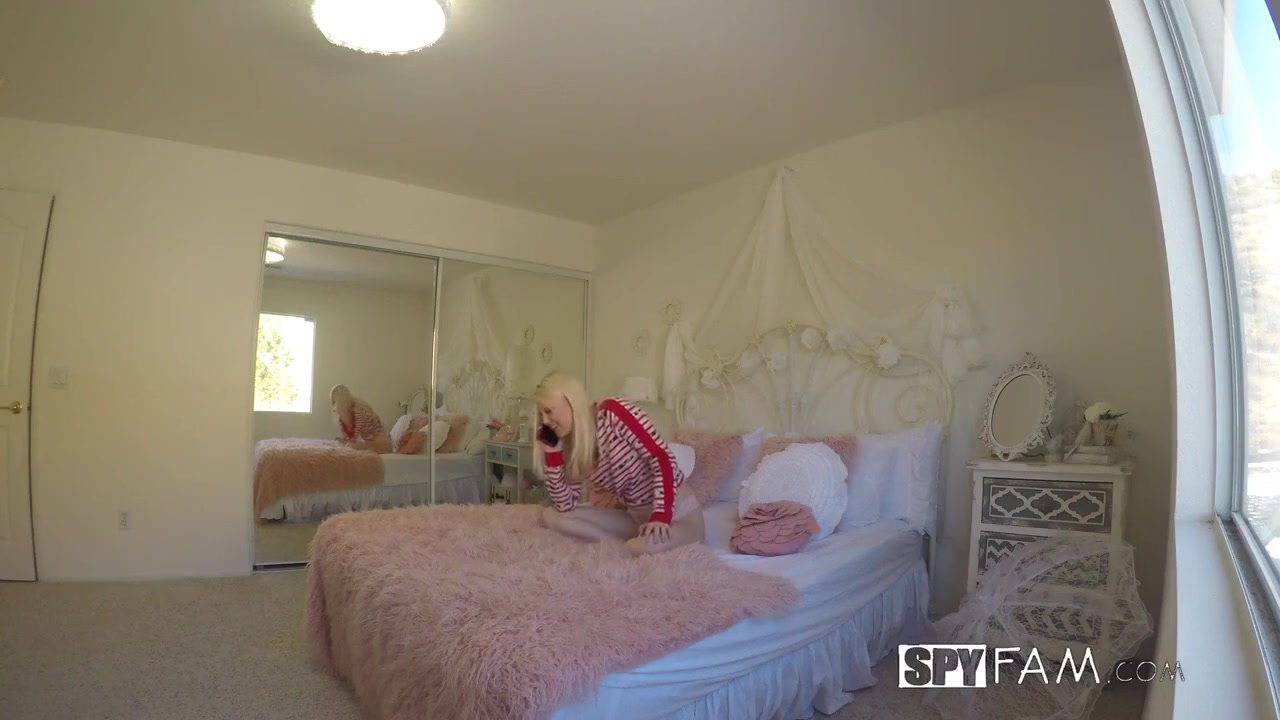 Lily Rader - Stepsis Unwraps Stepbro’s Package On Xmas