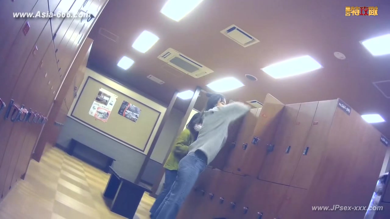 japanese public bathroom changeroom.88