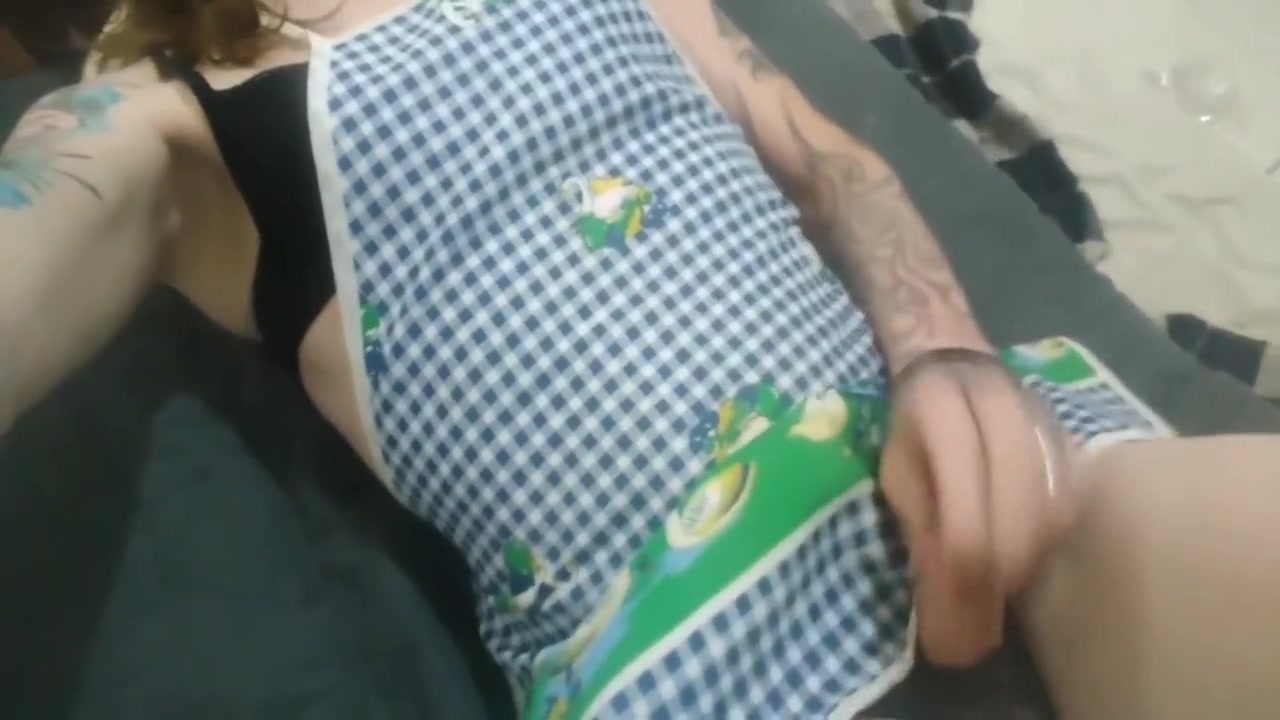 Trans Diarista Com O Dildo Na Cozinha 7 Min