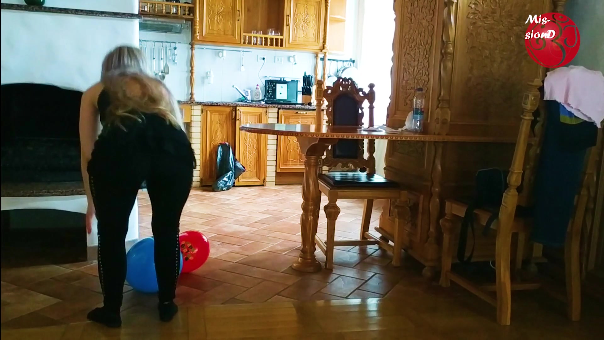 Blonde With Balloons - Sex Movies Featuring Findom Goaldigger