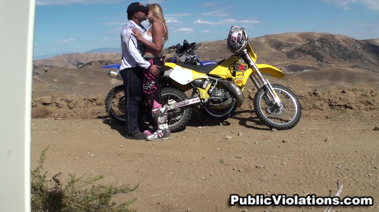 Amateur porn featuring a couple fucking outdoors on a bike