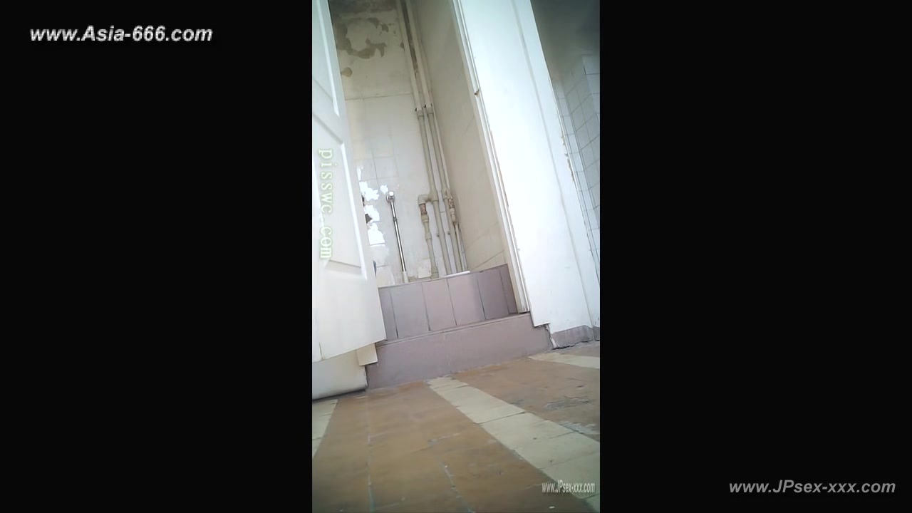 peeping blondes go to toilet.43