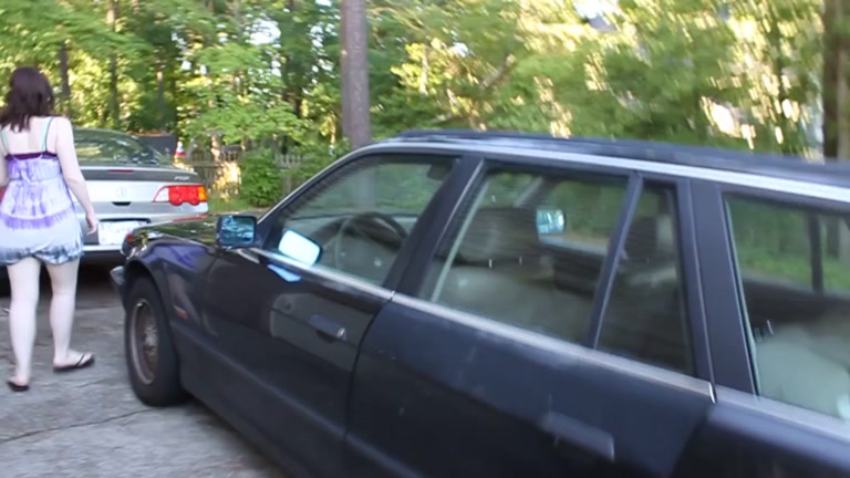Youthful girlfriend sucks schlong in the car